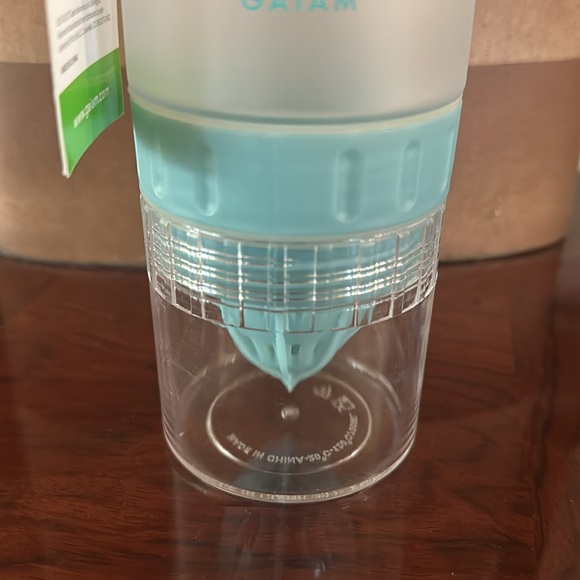 Gaiam *NWT* 22 Ounce Fruit Infuser Water Bottle, BPA Free Non-Toxic, Blue Strap - Picture 10 of 14